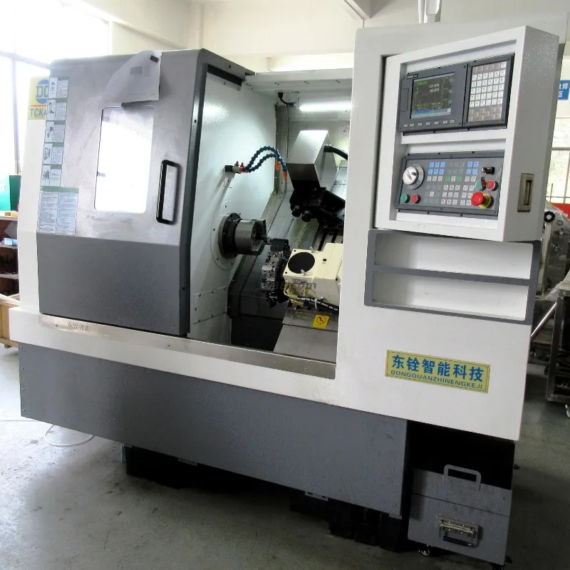 مخرطة CNC
